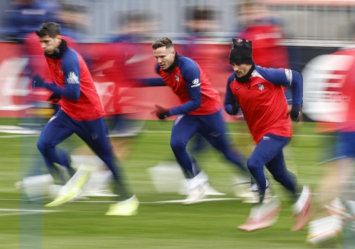 Morata, Saúl y Griezmann, durante el entrenamiento de ayer
