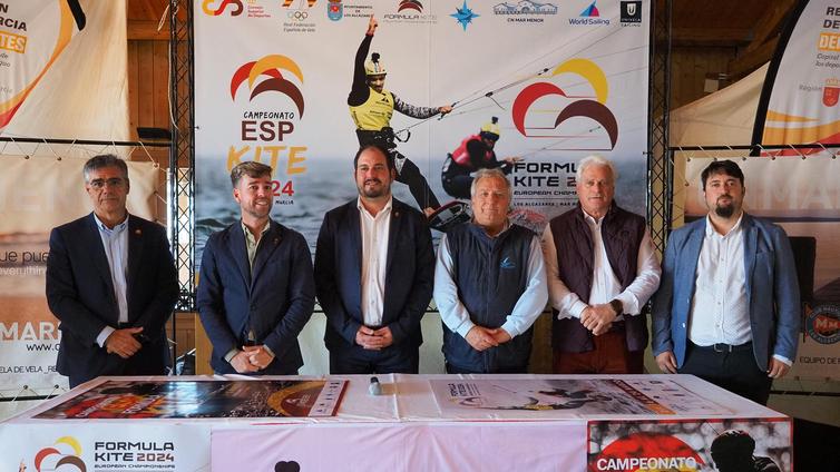 Los Alcázares presentó en el CN Mar Menor el Campeonato de Europa de Formula Kite 2024
