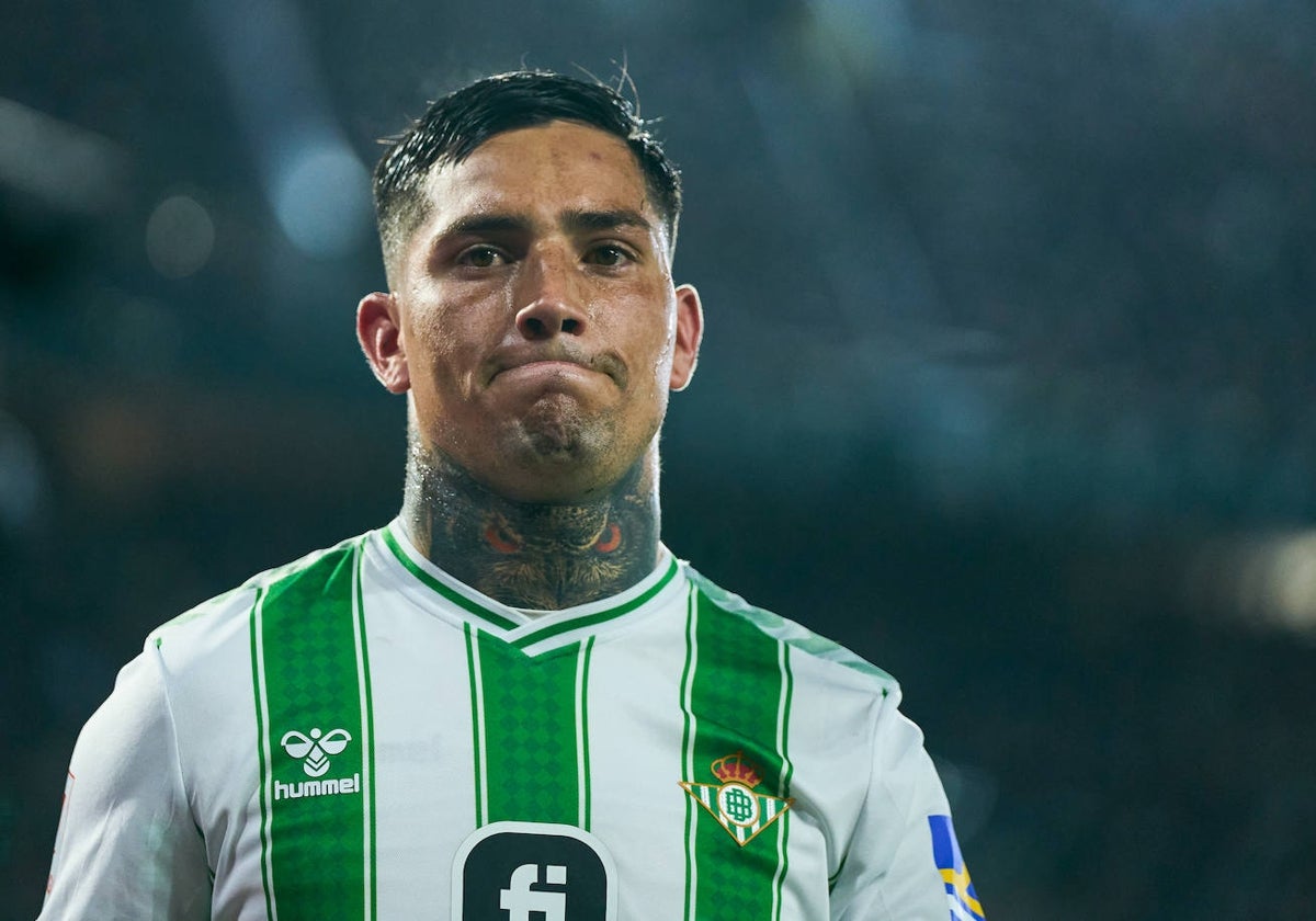 Chimy Ávila durante el encuentro ante el Villarreal en el estadio Benito Villamarín