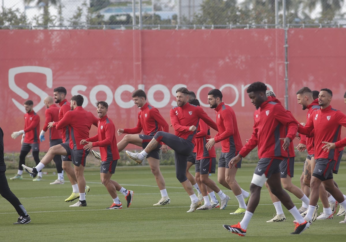 Imagen de un entrenamiento del Sevilla FC esta semana en la ciudad deportiva