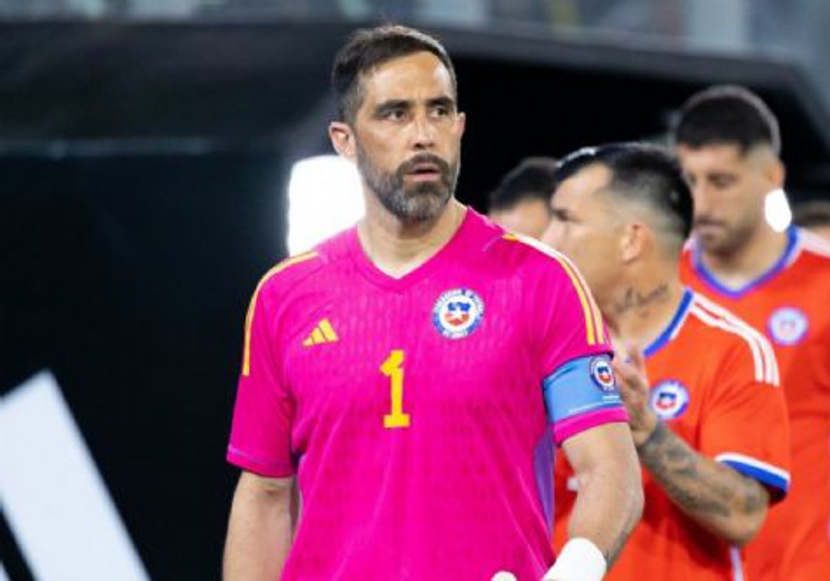 Claudio Bravo, en un partido de Chile