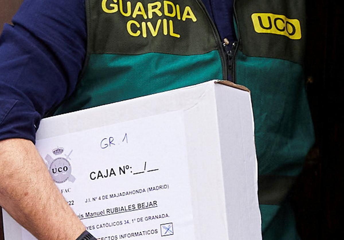 Miembros de la Guardia Civil, en la Ciudad del Fútbol de Las Rozas