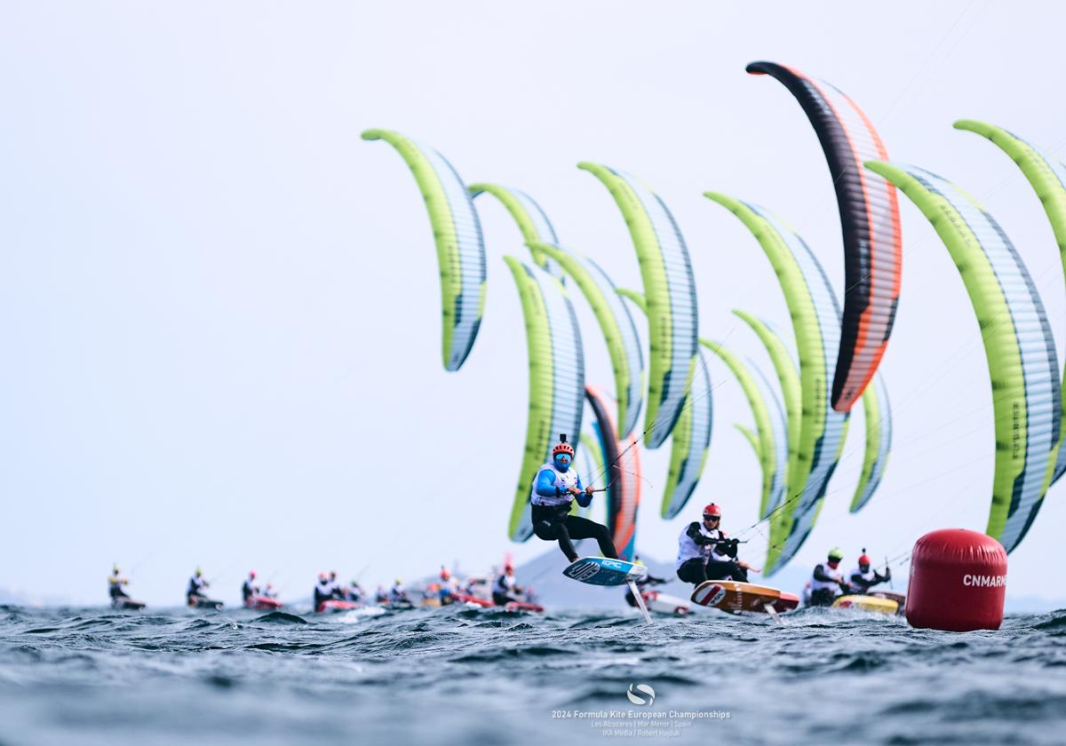 Bernat Cortés y Gisela Pulido pasan a las Series Finales del Europeo de Formula Kite