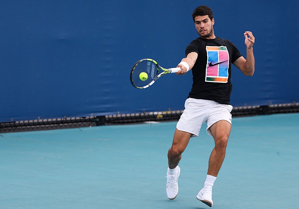 Carlos Alcaraz, durante un entrenamiento en Miami