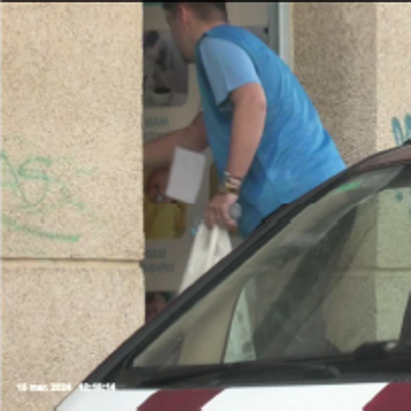 Sin urnas y en bolsas sin control: el escándalo del voto por correo