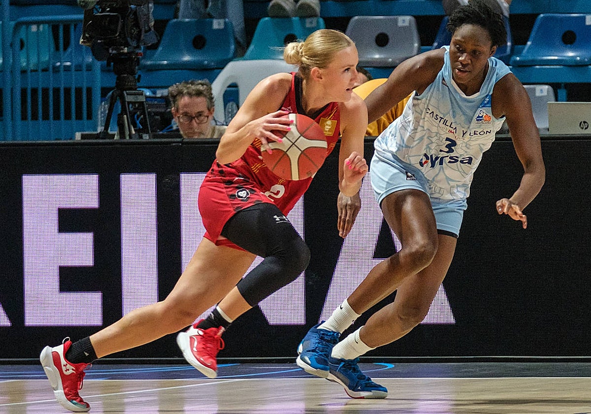 Holesinska intenta superar a Koné en las semifinales entre Zaragoza y Estudiantes