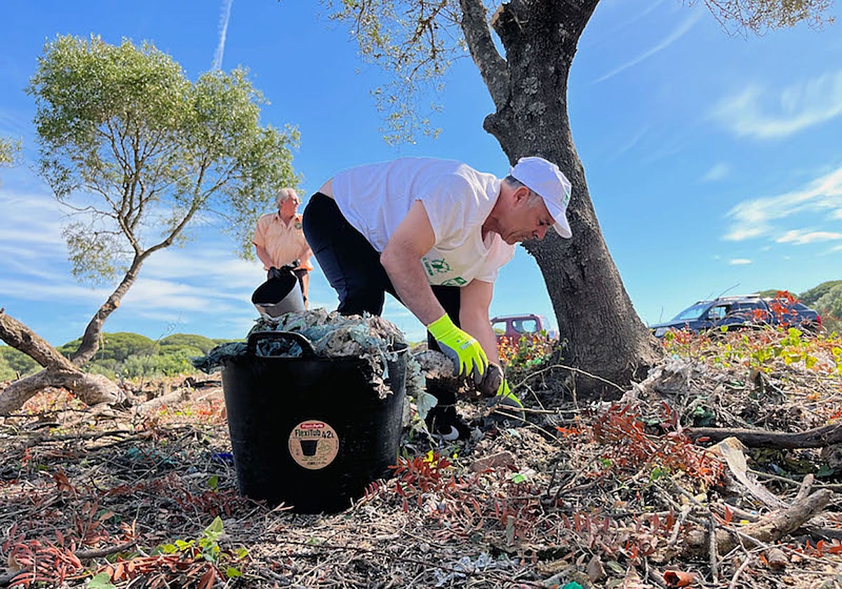 La convivencia para la limpieza del Parque Natural La Breña volverá a unir a cazadores y conservacionistas