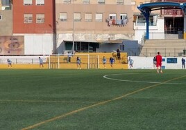 Dos encapuchados agreden al árbitro del Atlético Melilla -Torreperogil a la salida del estadio