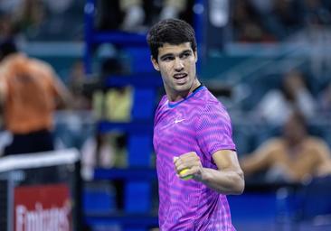 Alcaraz no da opción a Monfils y avanza a octavos en Miami