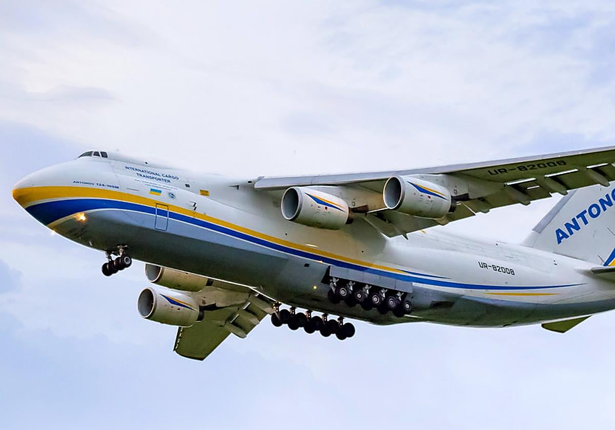 El nuevo AC75 del American Magic ya está en Barcelona, llegando a bordo del gigantesco avión Antonov AN-124