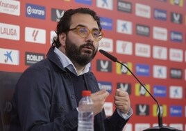 El director deportivo del Sevilla, Víctor Orta, durante el balance del mercado de invierno