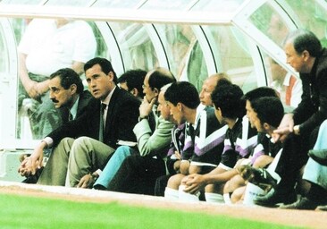 Valdano, en el banquillo del Real Madrid durante su etapa como técnico blanco