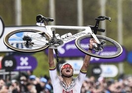 Van der Poel recupera su corona y hace historia al conquistar su tercer Tour de Flandes