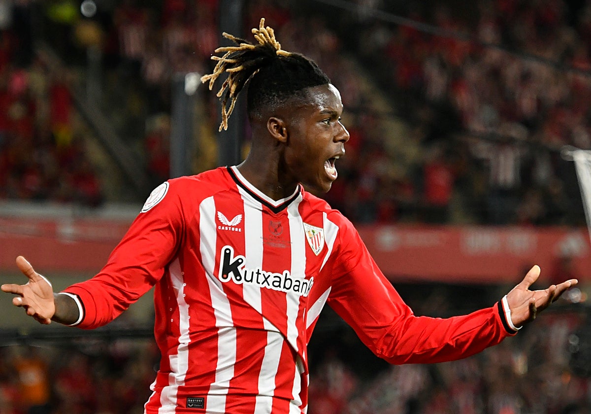 Nico Williams se lamenta tras su gol anulado