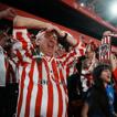 La plantilla del Athletic celebra el título con cientos de personas en el centro de Bilbao