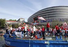 Celebración del Athletic de Bilbao en la gabarra, en directo: última hora del recorrido de los ganadores de la Copa del Rey hoy