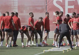 Alineaciones oficiales del Las Palmas - Sevilla FC de LaLiga EA Sports 2023-2024: Pedrosa por Acuña, única novedad en el once de Quique