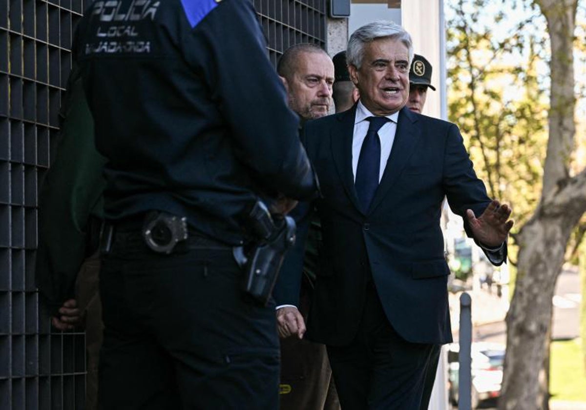 Pedro Rocha, ayer, a su llegada a los juzgados de Majadahonda