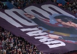 Emery alcanza los mil partidos y el Aston Villa exhibe un tifo que aplaude hasta la Casa Real británica
