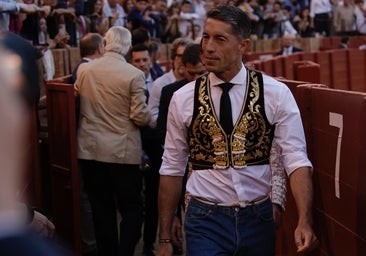 Escribano torea el sexto en la Maestranza con ropa prestada por Chimy Ávila