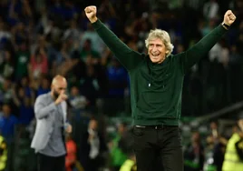 Manuel Pellegrini celebra efusivamente el gol de Nabil Fekir frente al Celta de Vigo