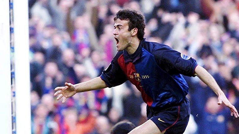 Luis Enrique celebra uno de sus dos goles en aquel Clásico del 99