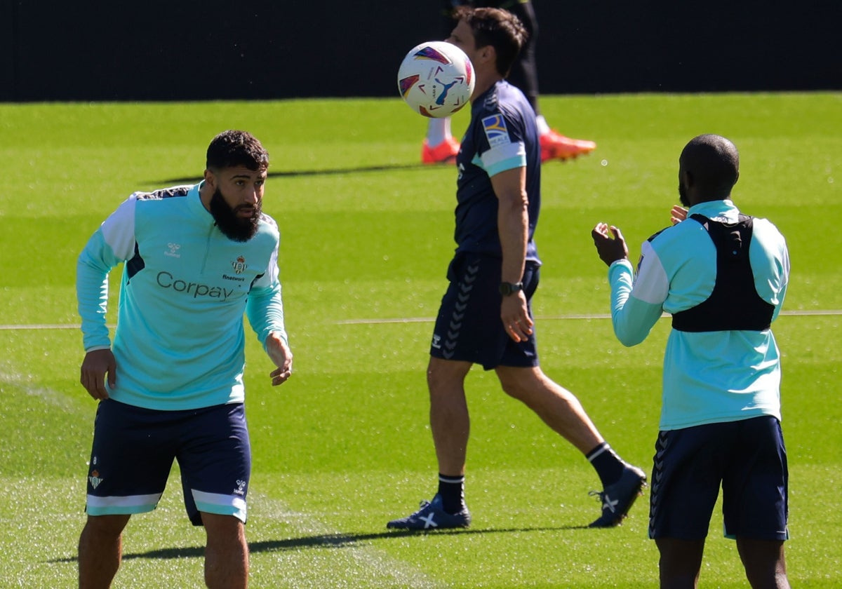 Fekir, en un entrenamiento reciente del Real Betis