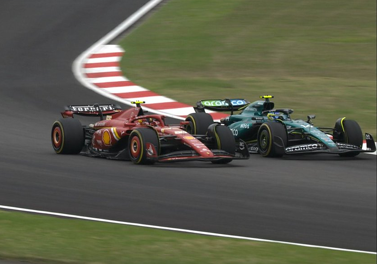 La pugna entre Alonso y Sainz en el esprint