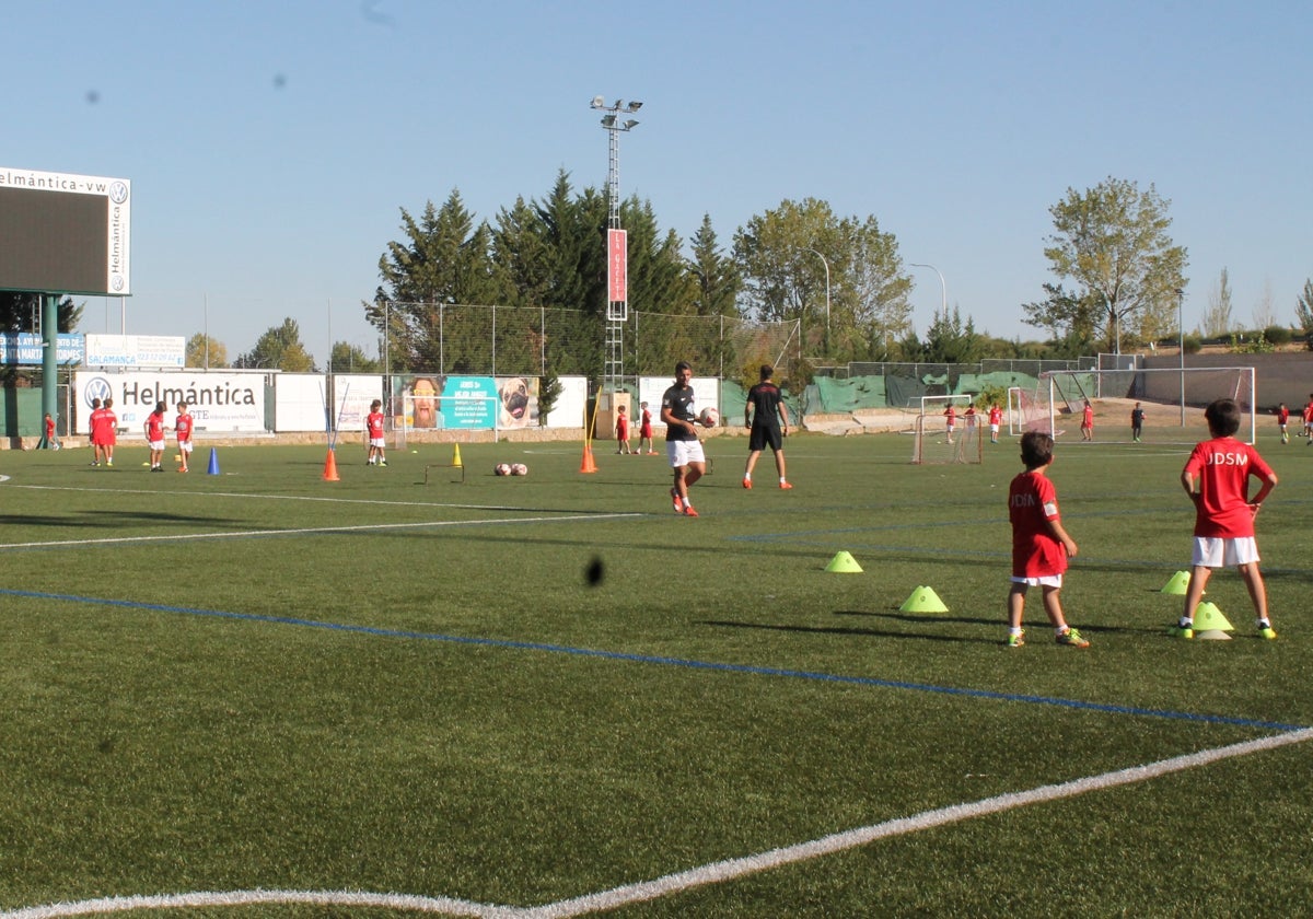 Entrenamiento de uno de los equipos de las categorías inferiores del Santa Marta