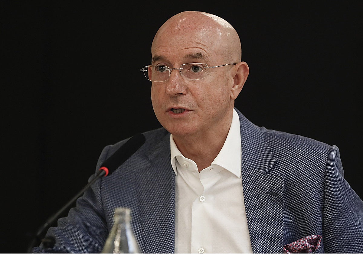 Lorenzo Serra Ferrer, en su rueda de prensa de despedida como director deportivo del Betis