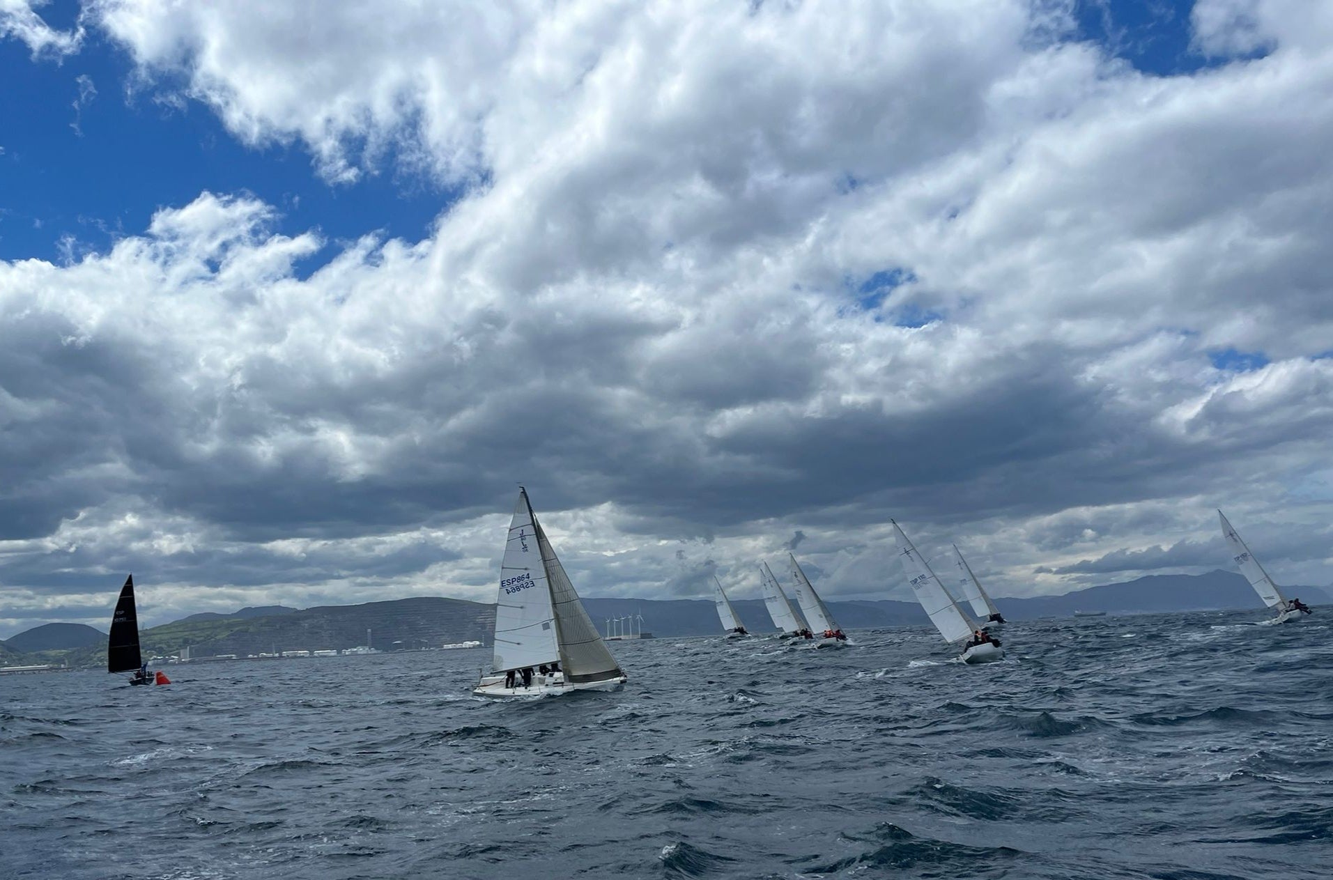 Segunda jornada del III Trofeo Engel & Völkers en el Abra, que coincidió con el Campeonato Vasco de J80