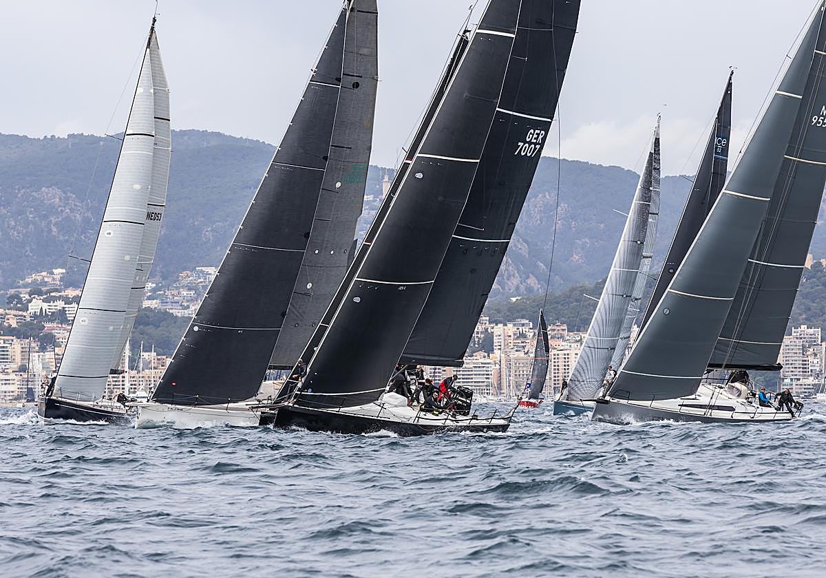 Comenzó la PalmaVela con una salida con viento de la regata de Altura rumbo a Formentera
