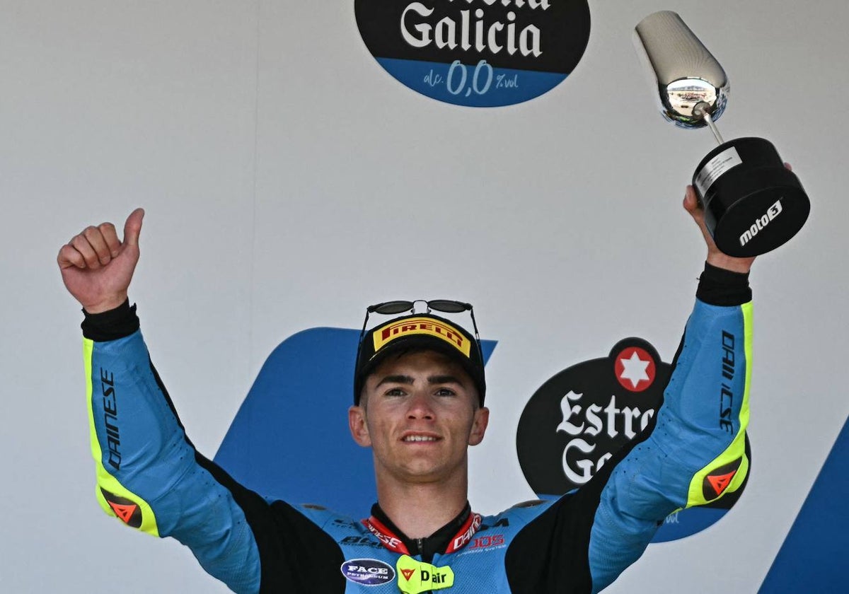 David Muñoz, en el podio del Gran Premio de España