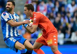 Diego Rivas detiene un balón en el Deportivo-Arenteiro de este domingo