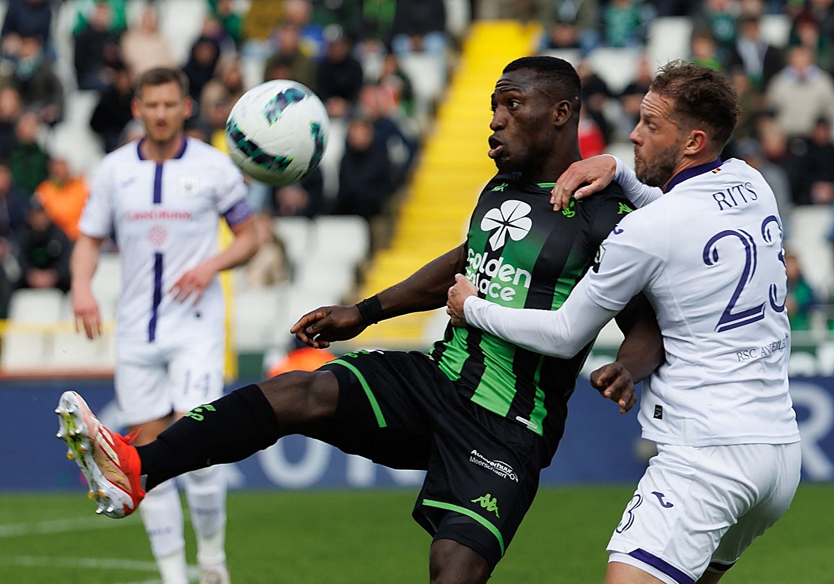 Denkey, en un partido con el Círculo de Brujas