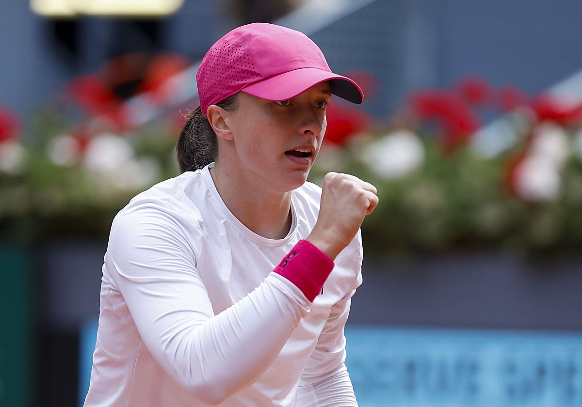 Iga Swiatek celebra un punto en la semifinal ante Keys