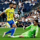 Courtois vuelve a lo grande y el Madrid se proclama campeón
