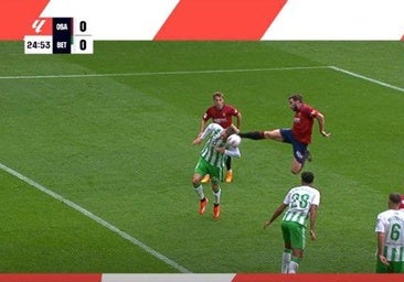 La escalofriante patada de Moncayola a Miranda que motivó su expulsión en el Osasuna - Betis