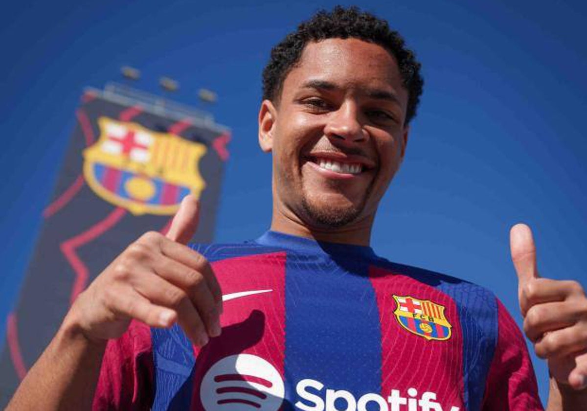 Vitor Roque, con la camiseta del Barça