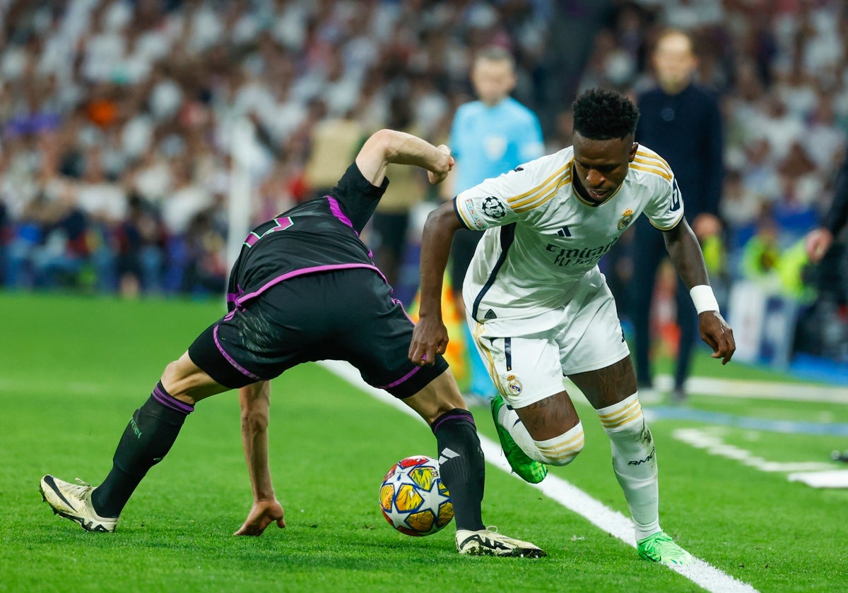 Vinicius supera a Kimmich en el partido del Santiago Bernabéu