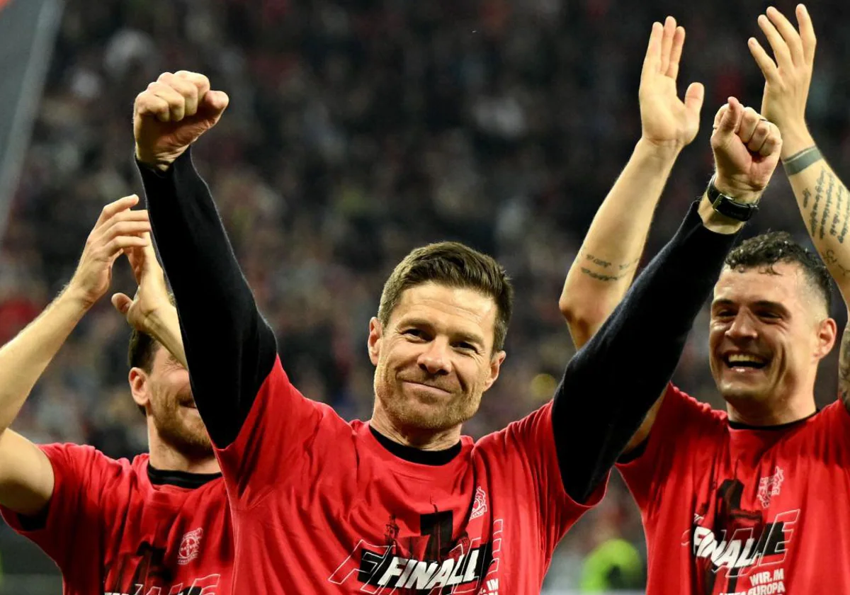 Xabi Alonso celebra el pase a la final de la Europa League