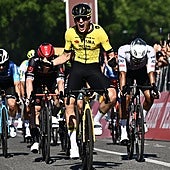 Kooij agita la plácida tarde napolitana