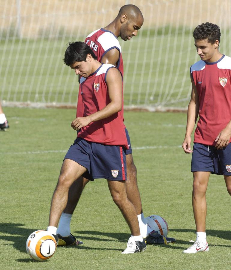 Algunas imágenes de Jesús Navas como futbolista del Sevilla en sus dos etapas, tras su periplo en la Premier