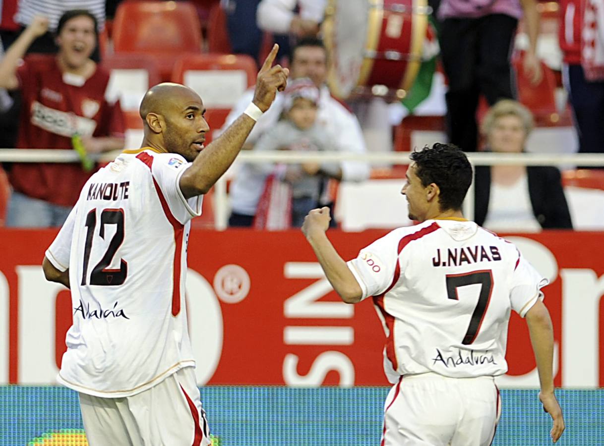 Algunas imágenes de Jesús Navas como futbolista del Sevilla en sus dos etapas, tras su periplo en la Premier