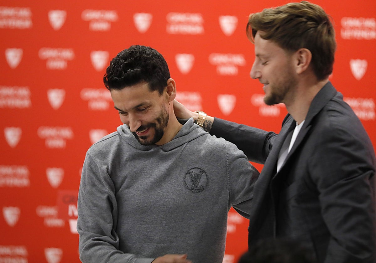 Navas y Rakitic, durante el acto de despedida del croata