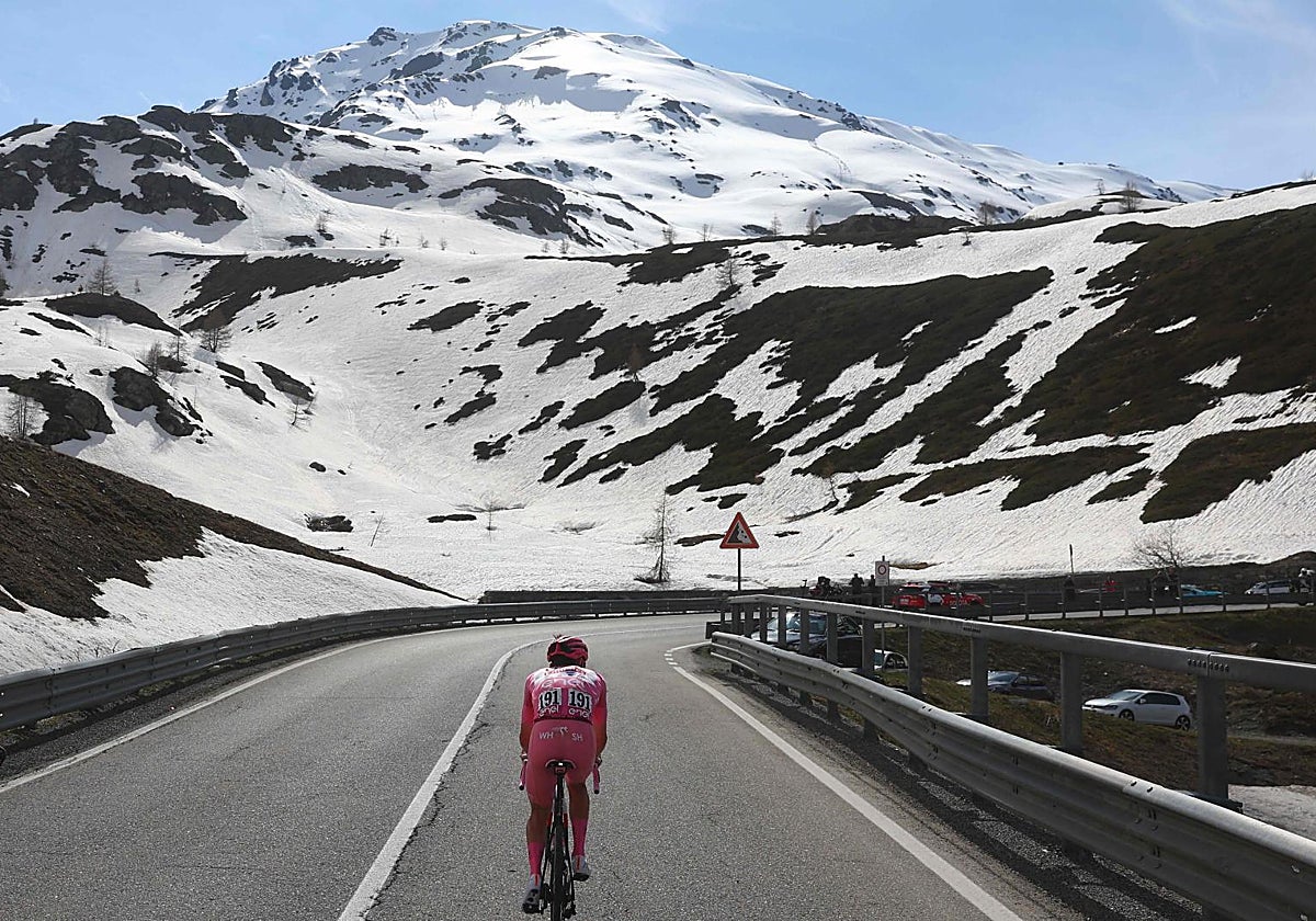 Tadej Pogacar, durante la etapa reina del Giro de Italia