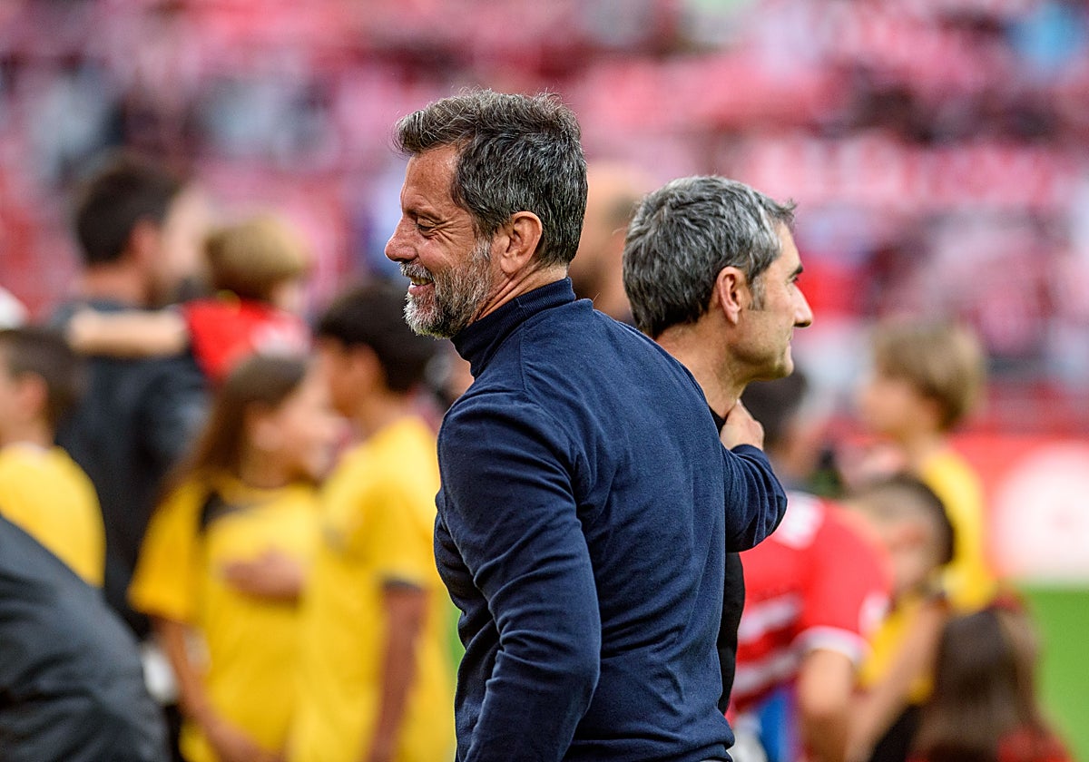 Quique Sánchez Flores saluda a Ernesto Valverde antes del Athletic - Sevilla