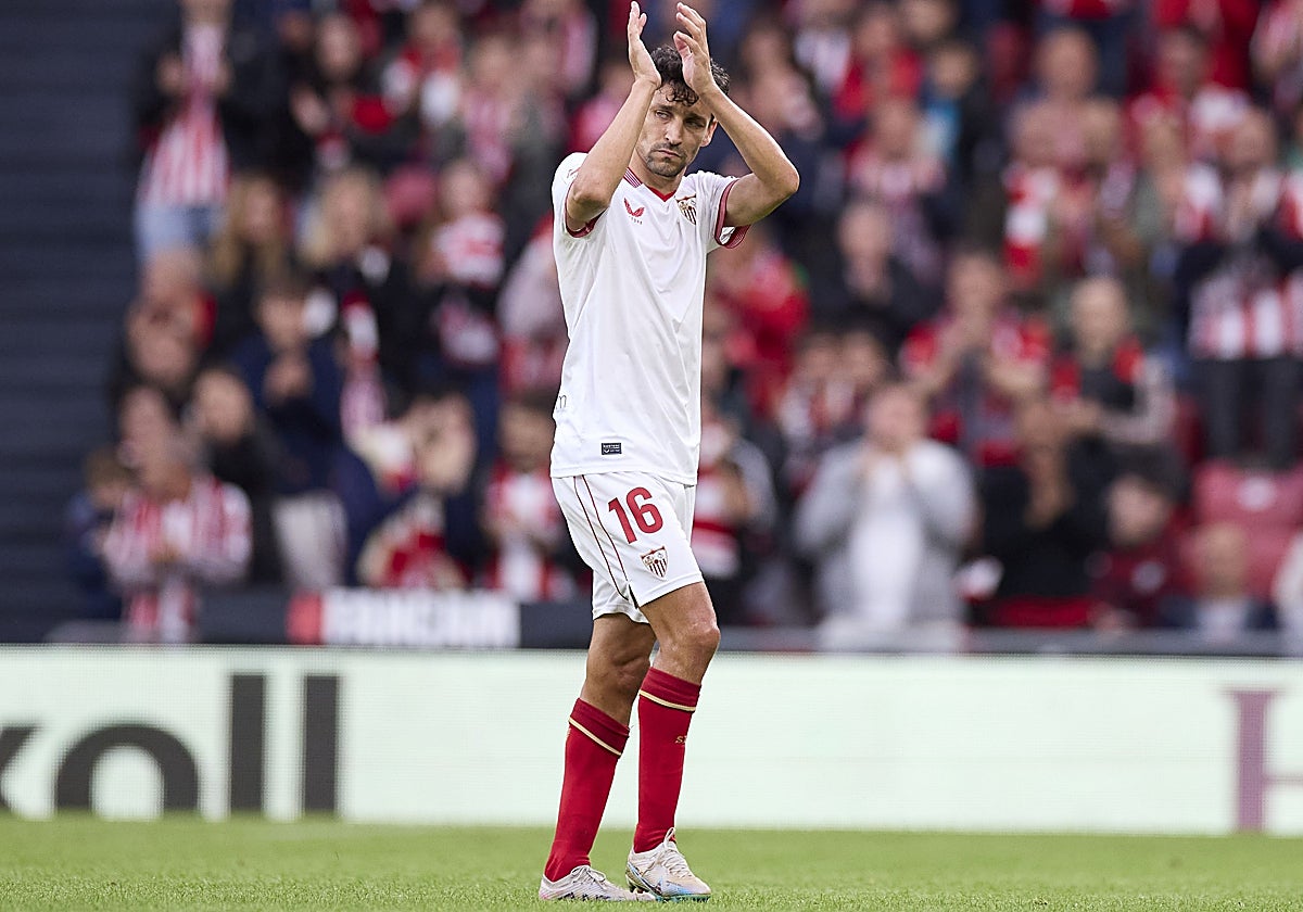 Jesús Navas abandona San Mamés entre vítores y aplausos