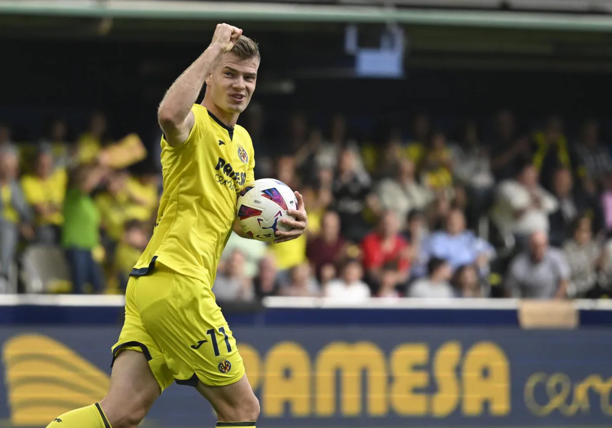 Sorloth celebra uno de sus cuatro goles al Real Madrid