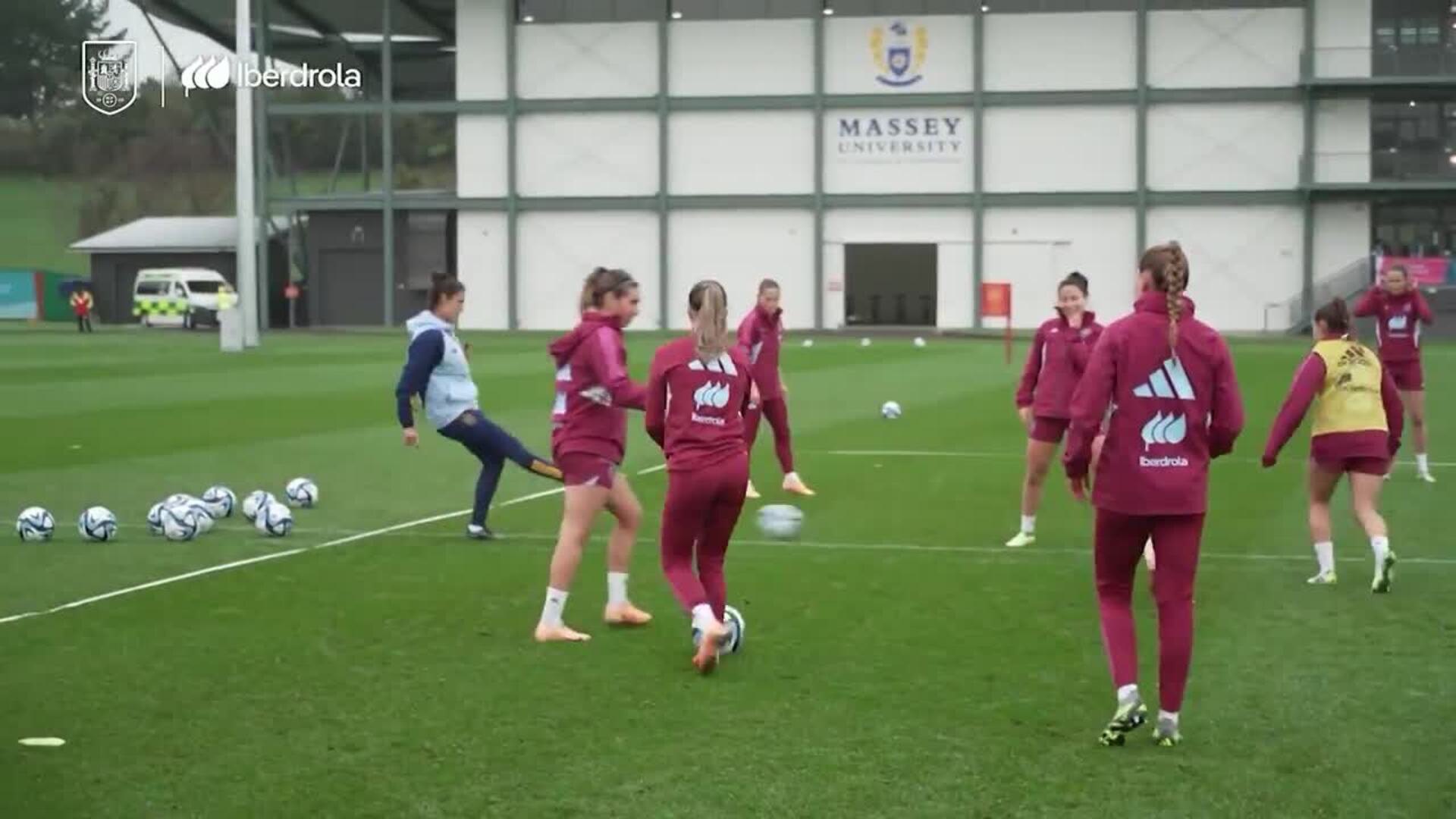 La centrocampista Alexia Putellas renueva con el FC Barcelona hasta 2026